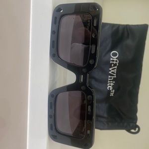 Brand new Off-White sunglasses Black with detailed design